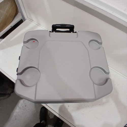 IGLOO MAXCOLD LATITUDE WHEELED ROLLER COOLER - 62QT/58L - GREY\WHITE - (MODEL: 1872193) image 5