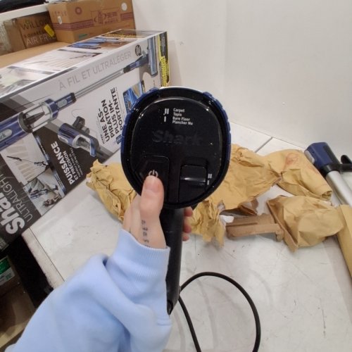 SHARK ULTRALIGHT PET PRO STICK/HANDHELD VACUUM CLEANER - 120V - BLUE (MODEL: HZ600C) image 2