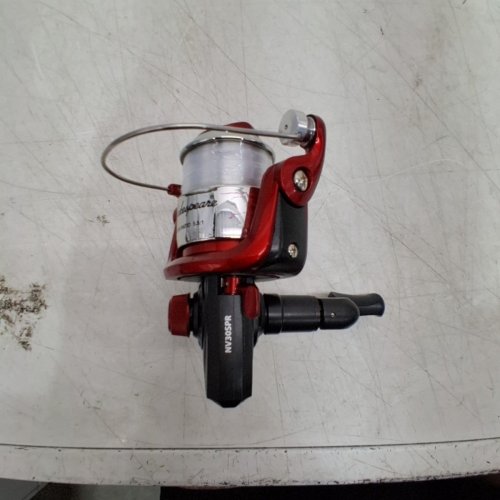SHAKESPEARE NAVIGATOR SPINNING REEL - 5.5:1 RATIO - UP TO 8LBS LINE CAP - AMBIDEXTROUS - RED (MODEL: NV30SPR) image 3