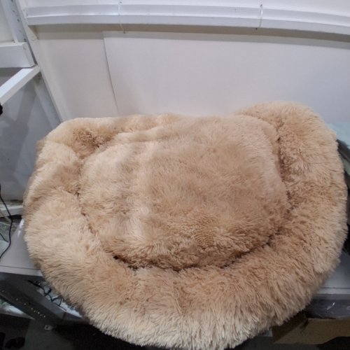 AMAZON BASICS WASHABLE FAUX FUR DONUT PET BED WITH REMOVABLE COVER AND ANTI-SLIP BOTTOM - 45" - BEIGE image 3