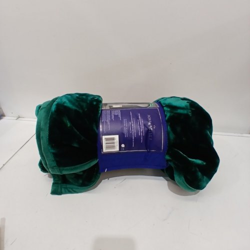 ROYAL VELVET PLUSH THROW BLANKET - 60 " X 70" - GREEN (MODEL: 1796305) image 2