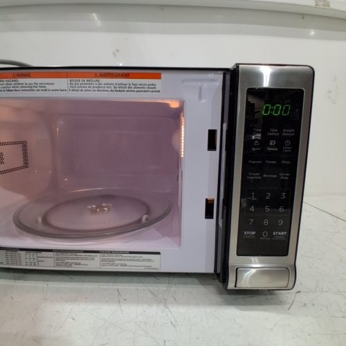 BLACK+DECKER STAINLESS STEEL COUNTERTOP MICROWAVE - 0.7CUFT CAPACITY - 700W - 10″ TURNTABLE - STAINLESS STEEL - (MODEL: EM720CB7-P) image 2