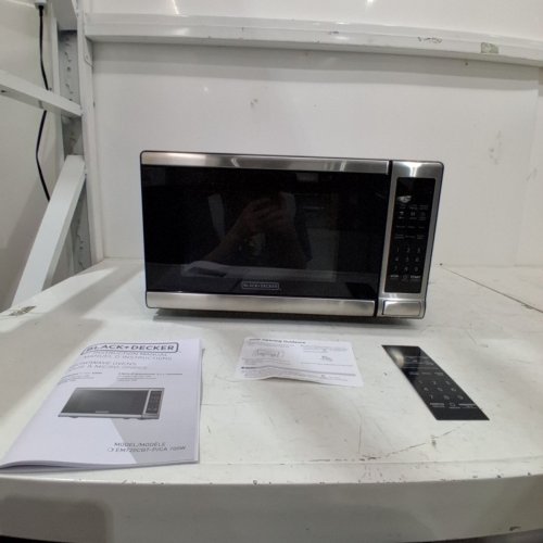BLACK+DECKER STAINLESS STEEL COUNTERTOP MICROWAVE - 0.7CUFT CAPACITY - 700W - 10″ TURNTABLE - STAINLESS STEEL - (MODEL: EM720CB7-P) image 3