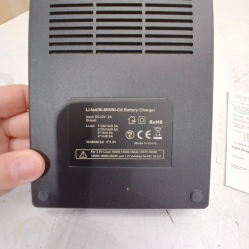 VIWIPOW LCD DISPLAY INTELLIGENT CHARGER FOR AA/AAA BATTERIES - BLACK image 4