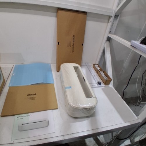 CRICUT EXPLORE 5 ESSENTIAL BUNDLE KIT- 12" - TAUPE image 3
