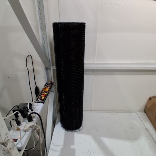 VEVOR HARDWARE WELDED CHICKEN WIRE FENCE ROLL - 19 GAUGE - 48'' X 100FT - BLACK - (MODEL: ‎SS19121248100) image 2