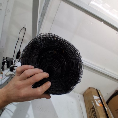 VEVOR HARDWARE WELDED CHICKEN WIRE FENCE ROLL - 19 GAUGE - 48'' X 100FT - BLACK - (MODEL: ‎SS19121248100) image 3