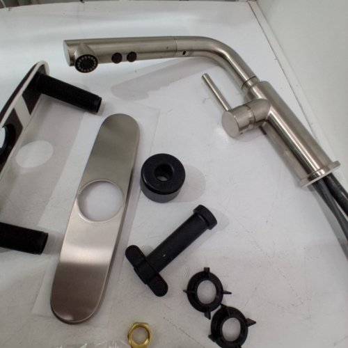 DELTA MODERN STYLE SINGLE HANDLE PULL-OUT SPRAYER KITCHEN FAUCET WITH HARDWARE - STAINLESS STEEL (MODEL: 16879-SS-DST) image 4