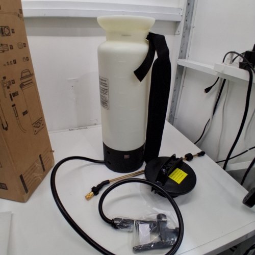 SPRAYERS PLUS BATTERY POWERED SPRAYER TOOL, 12V LITHIUM ION WITH VITON SEALS, O-RING, BRASS WAND / NOZZLE AND COMFORTABLE SHOULDER STRAP, 2GAL, 51" HOSE LENGTH, WHITE/BLACK, (MODEL: YT25E) image 4