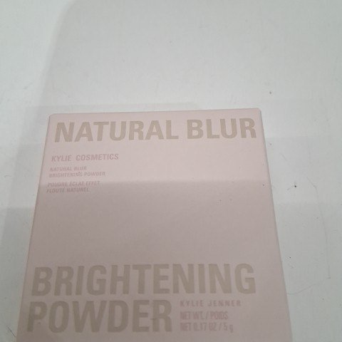 KYLIE COSMETICS NATURAL BLUR BRIGHTENING POWDER - 200 SOFT PINK - 5G image 2