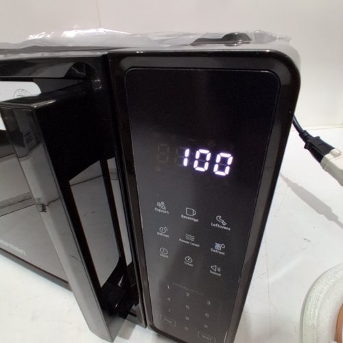 CHEFMAN COUNTERTOP MICROWAVE OVEN - 0.7 CU. FT - 700W - BLACK (MODEL: RJ55-7-V2-CA) image 2
