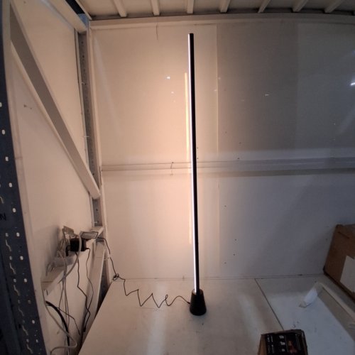 PHILIPS HUE LED RGB FLOOR LAMP WITH APP CONTROL - BLACK (MODEL: 610824) image 2
