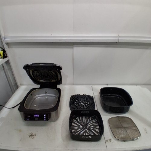 NINJA FOODI INDOOR GRILL 4-IN-1 SMOKELESS PROGRAMMABLE DIGITAL AIR FRYER, ROASTER AND OVEN - PTFE/PFOA-FREE - 4QT - 1760W - 120V - 60HZ - BLACK (MODEL: AG300C) image 3