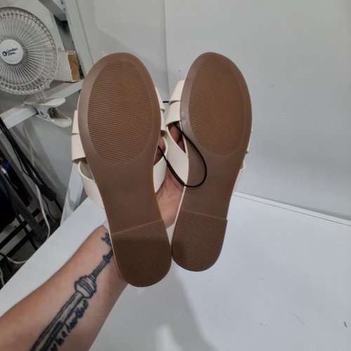 WOMEN'S TIME AND TRU FASHION SLIDE SANDALS - 9 - CREAM (STYLE: 29JILLIANM26) image 4