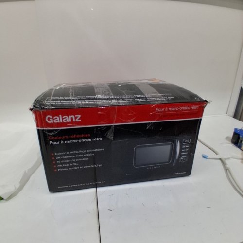 GALANZ RETRO STYLE COUNTERTOP MICROWAVE OVEN - 0.7CU.FT - BLACK (MODEL: GLCMKZ07BKR07) image 4
