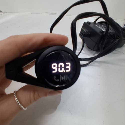SCOSCHE WIRELESS BLUETOOTH HANDS FREE CAR KIT FM TRANSMITTER WITH AUX AND 12W USB PORTS - BLACK (MODEL: BTFM5-SP) image 2