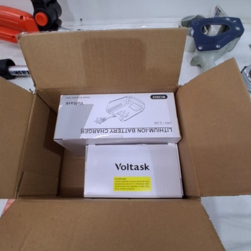 VOLTASK CORDLESS ELECTRIC SNOW SHOVEL WITH BATTERY & CHARGER - 12" PATH - 24V - BLACK/ORANGE (MODEL: SS-20E) image 3