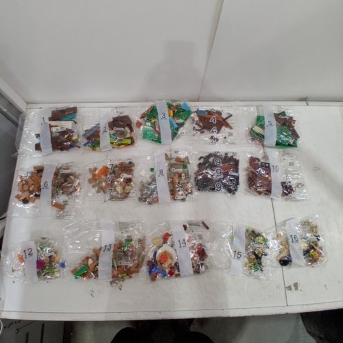 2025PC LEGO WILLY WONKA & THE CHOCOLATE FACTORY (MODEL: 21360) image 2