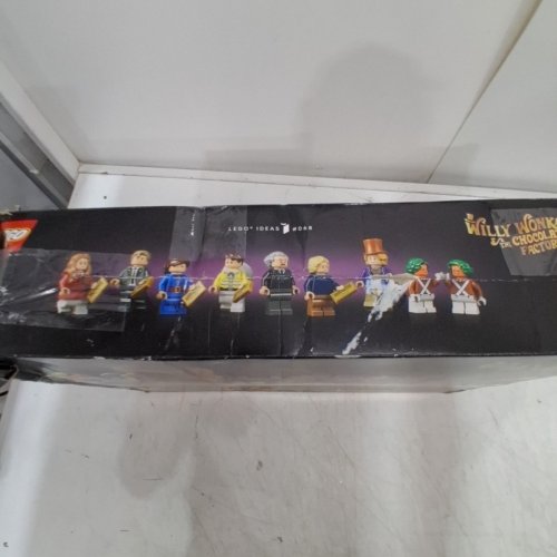 2025PC LEGO WILLY WONKA & THE CHOCOLATE FACTORY (MODEL: 21360) image 3
