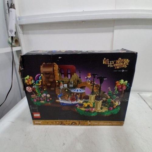 2025PC LEGO WILLY WONKA & THE CHOCOLATE FACTORY (MODEL: 21360) image 4