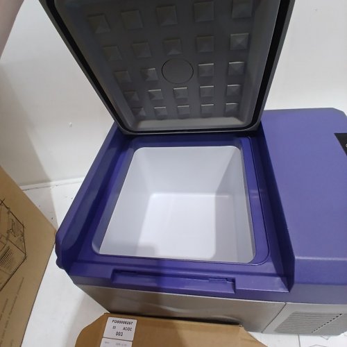 ZCAMP ELECTRIC MINI PORTABLE FREEZER/ REFRIGERATOR ,- 10 QUART - 12 VOLT - GREY/BLUE (MODEL: X9 ) image 5