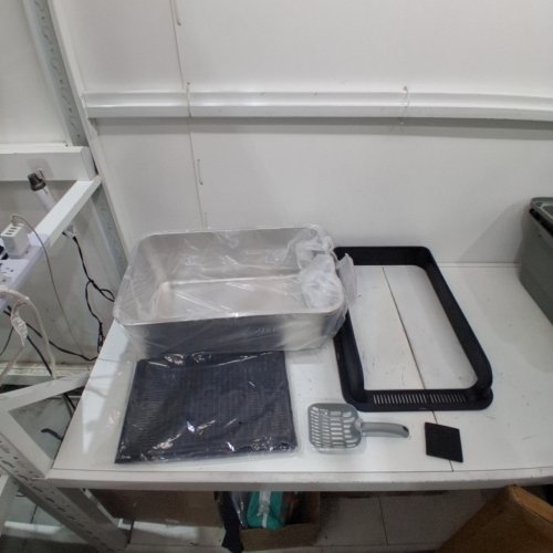 STAINLESS STEEL CAT LITTER BOX WITH SCOOP AND LITTER MAT - 23.5" X 15.5" X 8" - GREY/SILVER image 2