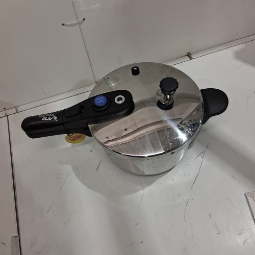 VERKA TRI-PLY BOTTOM PRESSURE COOKER image 2