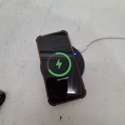 ONN WIRELESS FAST CHARGING PAD - 15W - BLACK (MODEL: CHPAD15F) image 3