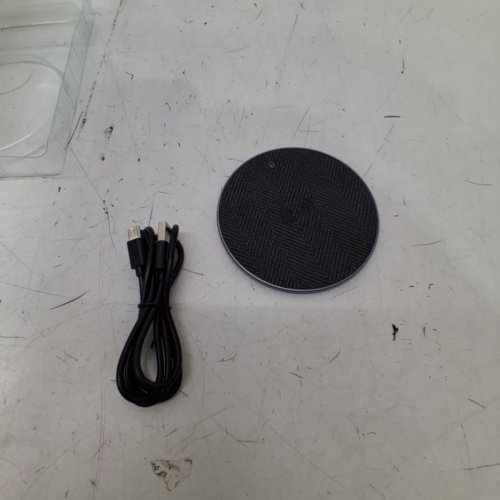 ONN WIRELESS FAST CHARGING PAD - 15W - BLACK (MODEL: CHPAD15F) image 4