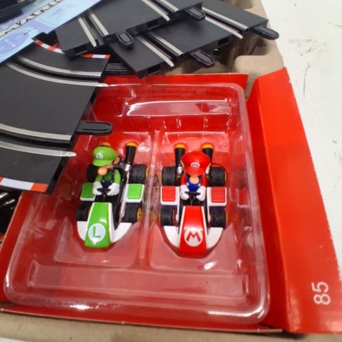 CARRERA GO!!! OFFICIAL LICENSED MARIO KART BATTERY OPERATED RACING TRACK SET WITH MARIO & LUIGI CARTS image 4