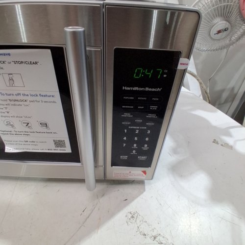 HAMILTON BEACH COMPACT DIGITAL MICROWAVE OVEN - 0.7 CU. FT - BLACK / SLIVER (MODEL#: EM720C2SE-CB) image 3