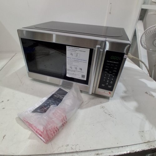 HAMILTON BEACH COMPACT DIGITAL MICROWAVE OVEN - 0.7 CU. FT - BLACK / SLIVER (MODEL#: EM720C2SE-CB) image 5