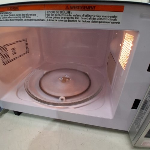 HAMILTON BEACH COMPACT DIGITAL MICROWAVE OVEN - 0.7 CU. FT - BLACK / SLIVER (MODEL#: EM720C2SE-CB) image 7