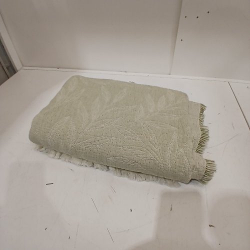 LIFE COMFORT TASSEL THROW- 51" X 64"- PALE GREEN-(MODEL:1726023) image 2