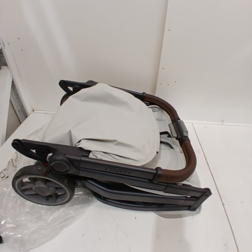 UPPABABY MINU V3 LIGHTWEIGHT FOLDABLE STROLLER - SAVANNAH GREY image 2
