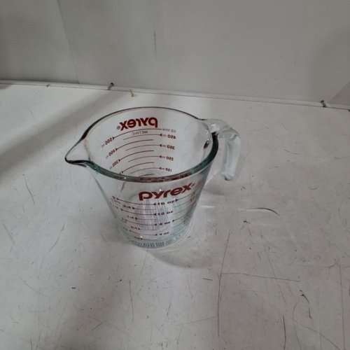 PYREX 2-CUP MEASURING CUP image 2