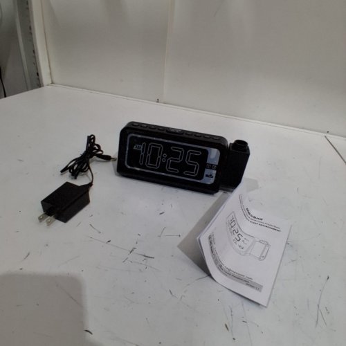 LED PROJECTION ALARM CLOCK WITH 5-BRIGHTNESS LEVELS & USB-C CHARGE PORT - BLACK (MODEL: CR1024) image 3