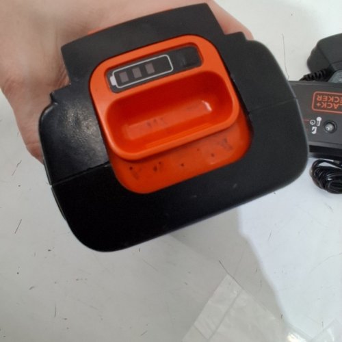 BLACK+DECKER 40V 1.5 AH MAX LITHIUM ION BATTERY AND CHARGER (MODEL: LBX1540) image 4
