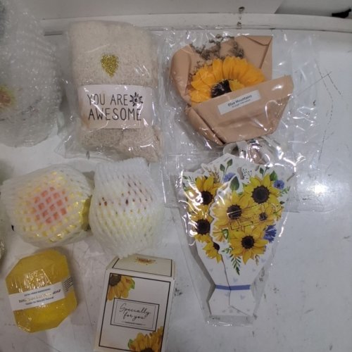11PC SUNSHINE IN-A-BOX SELF-CARE GIFT BOX SET - SUNFLOWER image 4