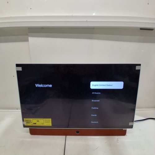 SKYWORTH 24" PORTABLE SMART GOOGLE TV WITH IN-BUILT BATTERY, DOLBY AUDIO, PROTECTIVE CASE - 1080P HD - 24" - WHITE/BROWN (MODEL: 24P150) image 3