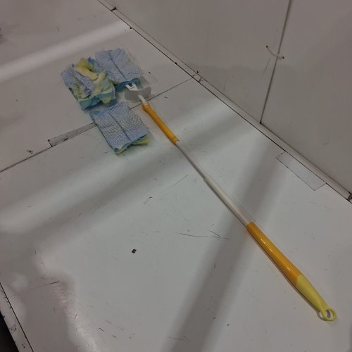 SWIFFER DUSTER HEAVY DUTY STARTER KIT WITH REFILL image 2