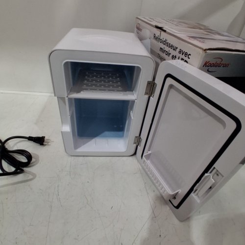KOOLATRON COMPACT MIRRORED MINI FRIDGE WITH LED LIGHT - 6L - 120V AC - WHITE (MODEL: COSM6) image 4
