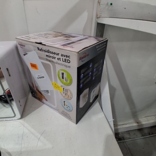KOOLATRON COMPACT MIRRORED MINI FRIDGE WITH LED LIGHT - 6L - 120V AC - WHITE (MODEL: COSM6) image 6