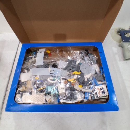 887PC LEGO AIRPORT WITH AIRPLANE (MODEL: 60502) image 3