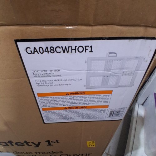SAFETY 1ST BABY GATE - 28" - 42" WIDE X 26" HIGH; AGES 6-24 MONTHS - WHITE (MODEL: GA048CWH0F1) image 3