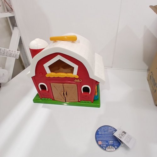 BATTAT BIG RED BARN ANIMAL FARM PLAYSET - RED (MODEL: BT4626C1Z) image 2