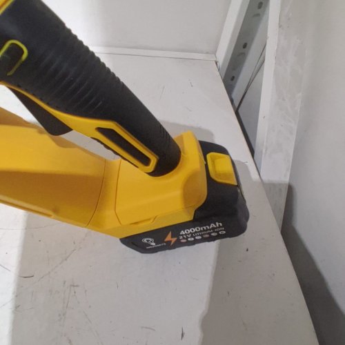 YSMJ CORDLESS ELECTRIC SHOW SHOVEL WITH ADJUSTABLE DIRECTIONAL PLATE AND SKIS FOR EASIER MOVEABILITY WITH 2 BATTERIES AND CHARGER - 14"W, 40V, 30 MIN RUNTIME PER BATTERY - YELLOW (MODEL:CX-SXJ02) image 4