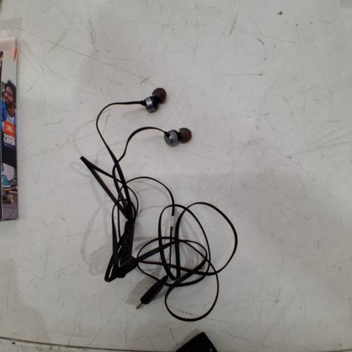 JBL TUNE 310C WIRED HEADPHONES WITH FLAT CABLE AND 3 BUTTON REMOTE AND MICROPHONE - USB-C - BLACK image 2
