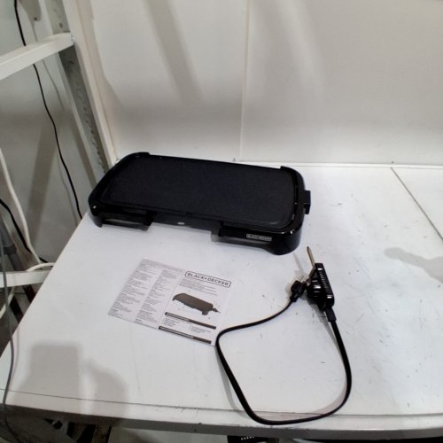BLACK AND DECKER FAMILY SIZED ELECTRIC GRIDDLE - 20"X11" - BLACK (MODEL: GD1811BC) image 3