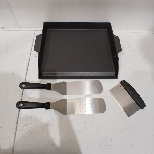 BBQ FUTURE UNIVERSAL CAST IRON GRIDDLE FOR GAS GRILL WITH SPATULA SET - 16.5" X 14" - BLACK (MODEL: GRIDDLE2316) image 2